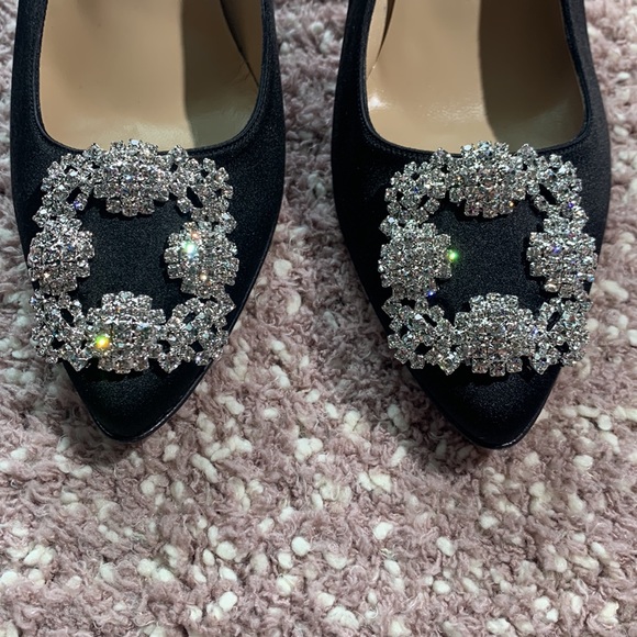 MANOLO BLAHNIK
Hangisi 70mm Pump - Picture 13 of 15